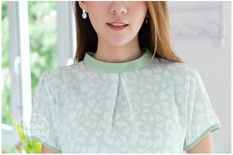 Alternative view of NT1896 Band Collar Leopard Blouse – Green