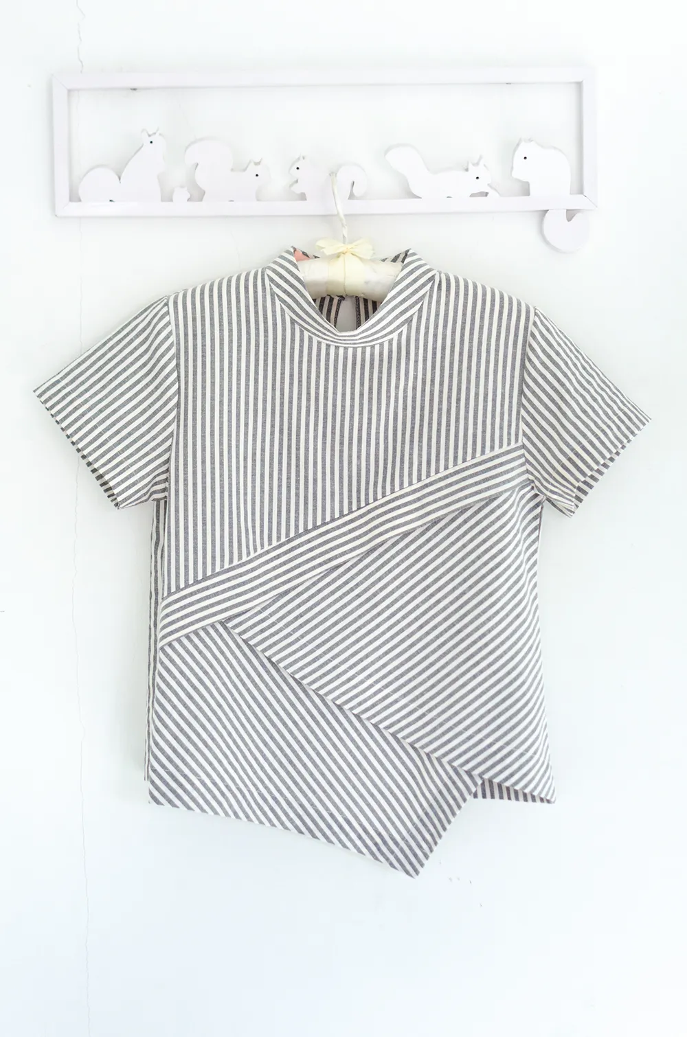 Alternative view of NT1746 Slope Stripe Cotton Blouse – Grey