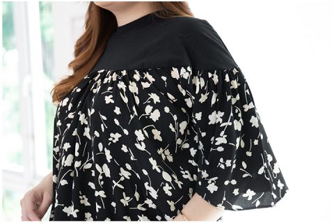 Alternative view of NT2254 Flowy Floral Top – Black