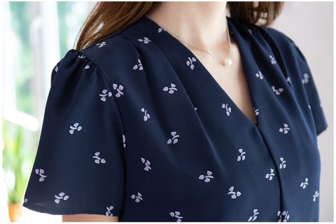 Alternative view of MT0601 V-Collar Floral Blouse – Navy