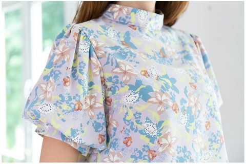 Alternative view of MT0707 Floral Balloon Sleeve Blouse – Lavender