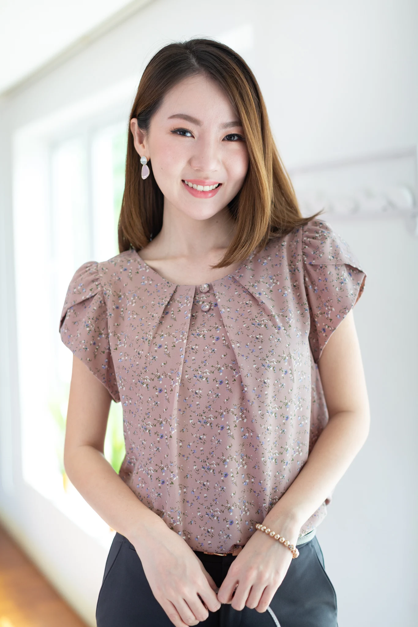 MT0503 Folded Neckline Floral Blouse – Faded Lilac