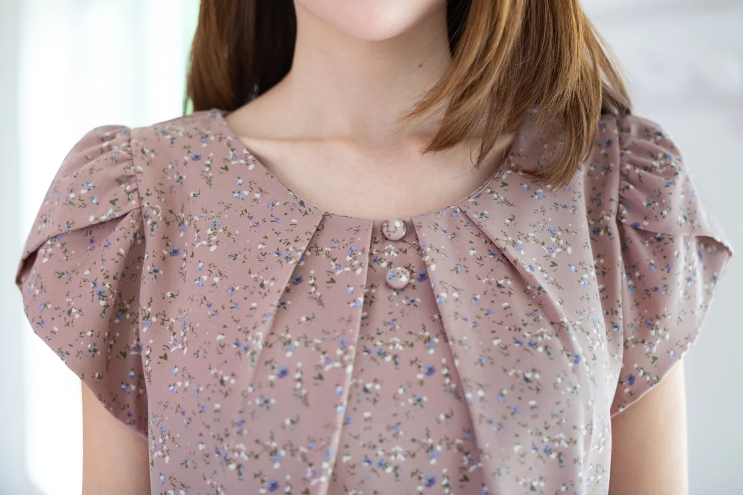 Alternative view of MT0503 Folded Neckline Floral Blouse – Faded Lilac