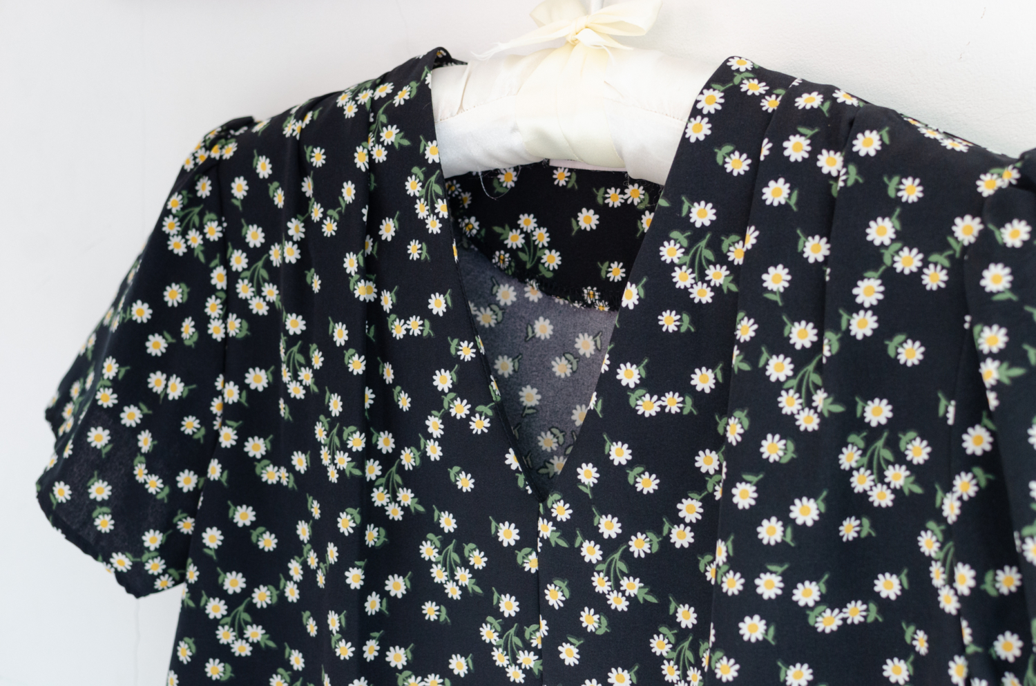 Alternative view of MT0601 V-Collar Daisy Blouse – Black