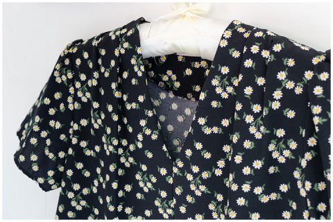 Alternative view of MT0601 V-Collar Daisy Blouse – Black