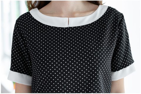 Alternative view of MT1405 Front Slit Dot Blouse – Black