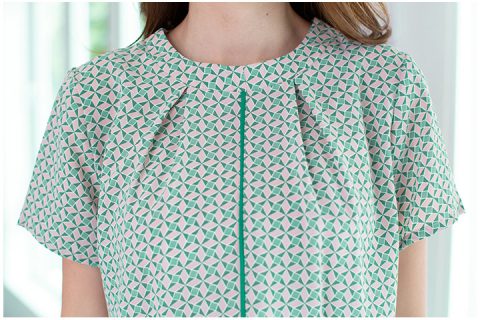 Alternative view of NT1714 Round Neck Folded Front Graphic Blouse – Funky Green