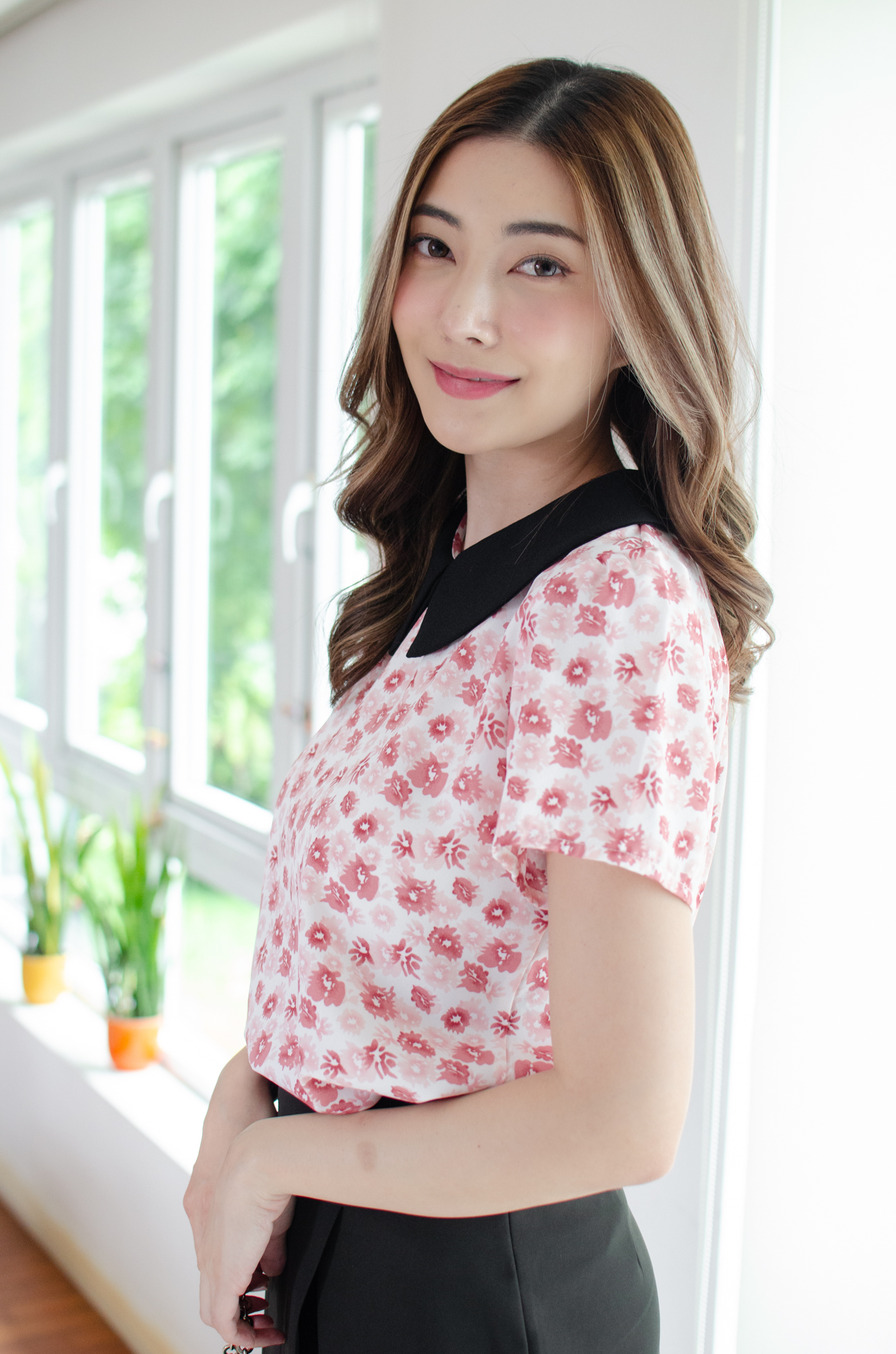 MT1301 Point Collar Flora Blouse – White-Pink - Image 9