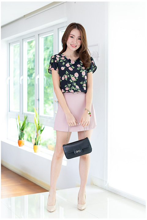 MT0202 Rosie Petal Sleeve Blouse – Black - Image 4