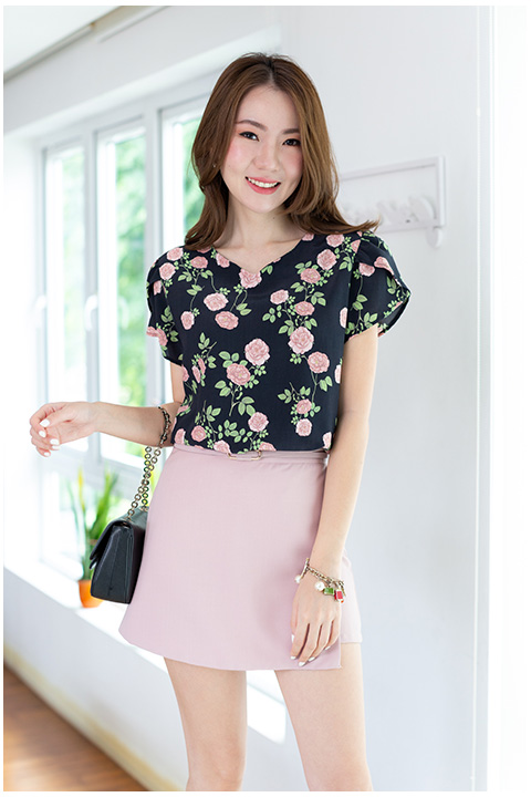 MT0202 Rosie Petal Sleeve Blouse – Black - Image 5