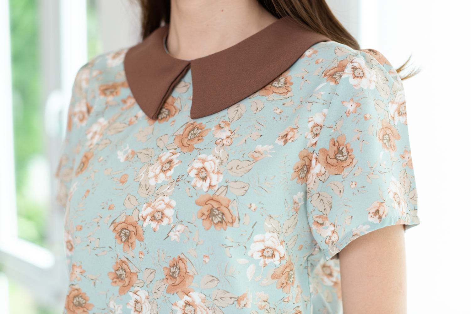Alternative view of MT1301 Point Collar Flora Blouse – Light Teal