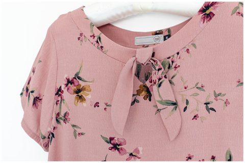 Alternative view of MT2001 Keyhole Neck Flower Blouse – Pink