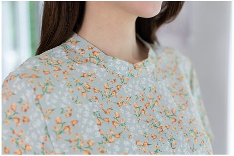 Alternative view of NT1740 Center Seam Floral Top – Pistachio Green