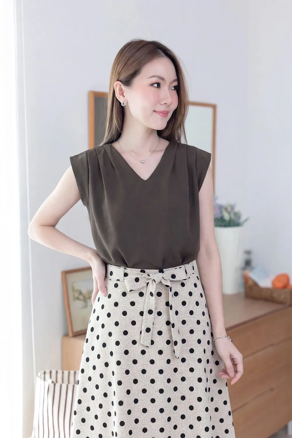 MT3100 Classic Sleeveless Blouse – Dark Taupe Brown