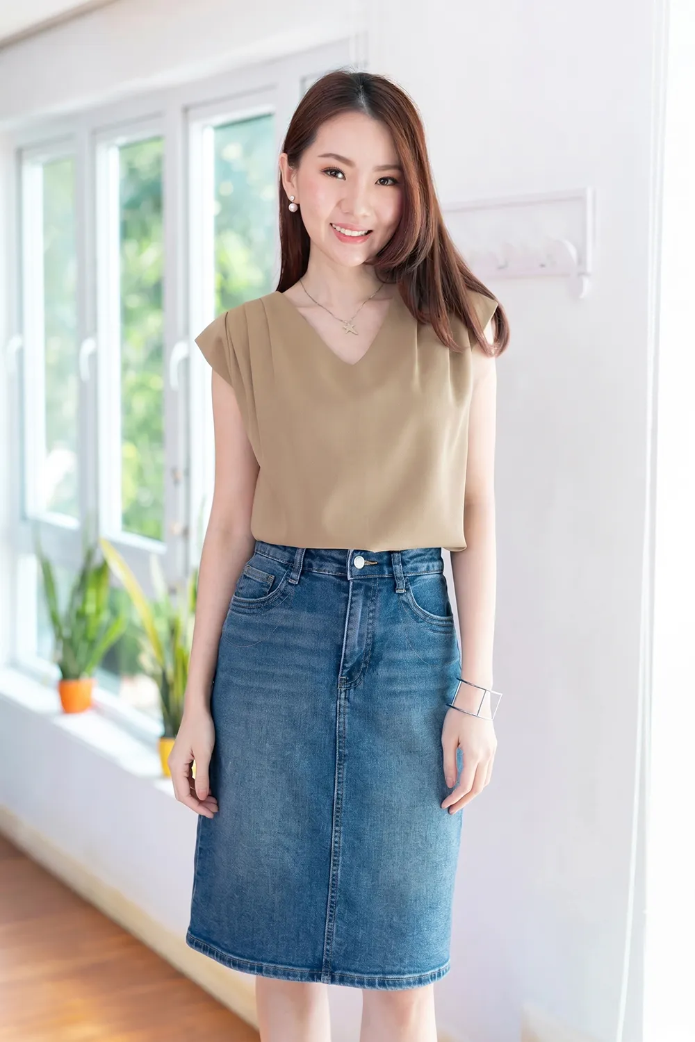 MT3100 Classic Sleeveless Blouse – Coffee Brown