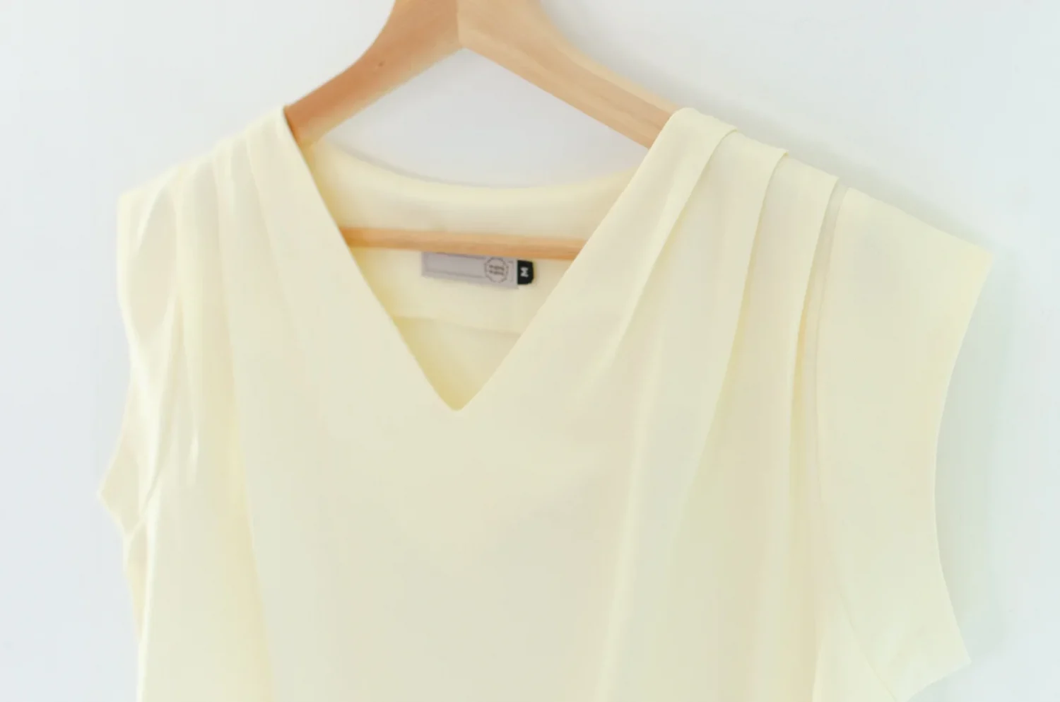 Alternative view of MT3100 Classic Sleeveless Blouse – Vanilla