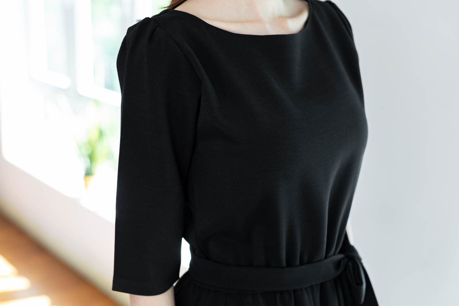 Alternative view of ND282 Audrey Classic Dress – Black