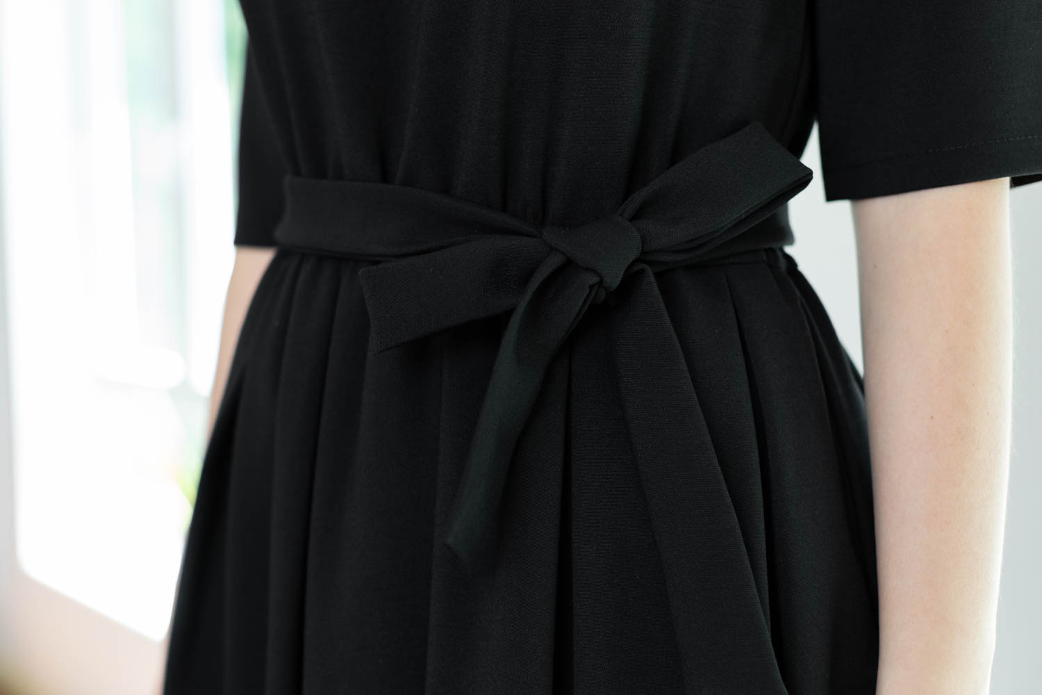 ND282 Audrey Classic Dress – Black - Image 4