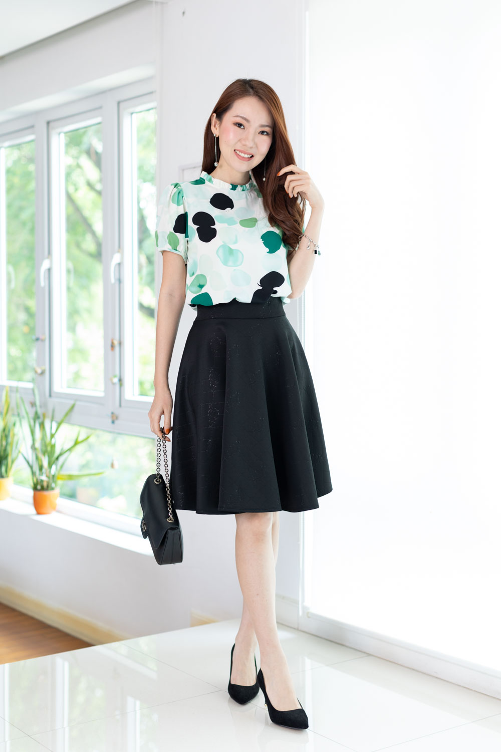 MT2710 Ruff Collar Graphic Blouse – White-Green - Image 4