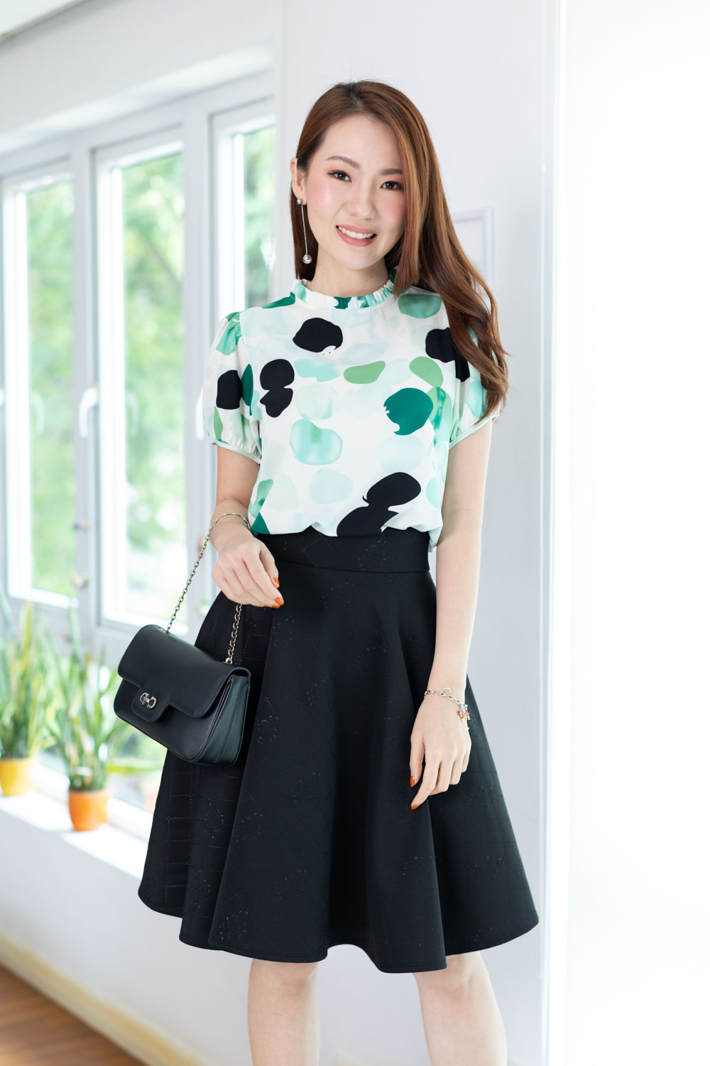 MT2710 Ruff Collar Graphic Blouse – White-Green - Image 5