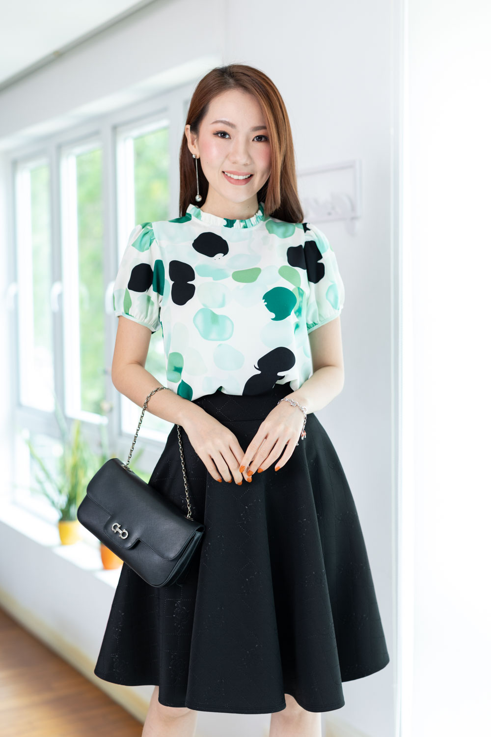 MT2710 Ruff Collar Graphic Blouse – White-Green - Image 7