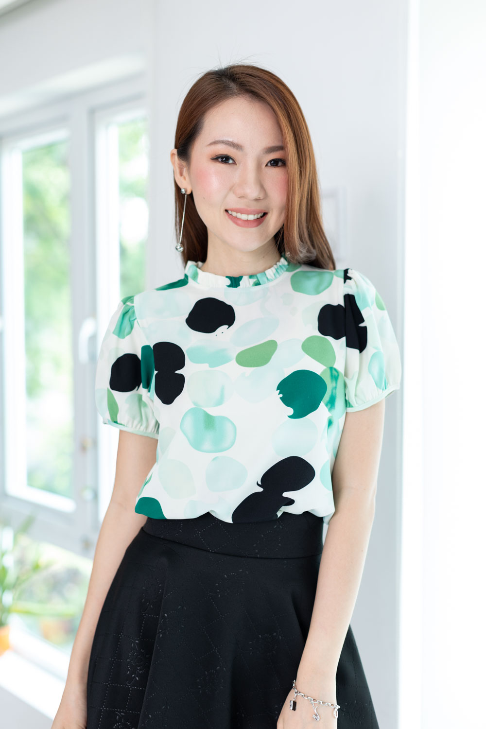 MT2710 Ruff Collar Graphic Blouse – White-Green - Image 8