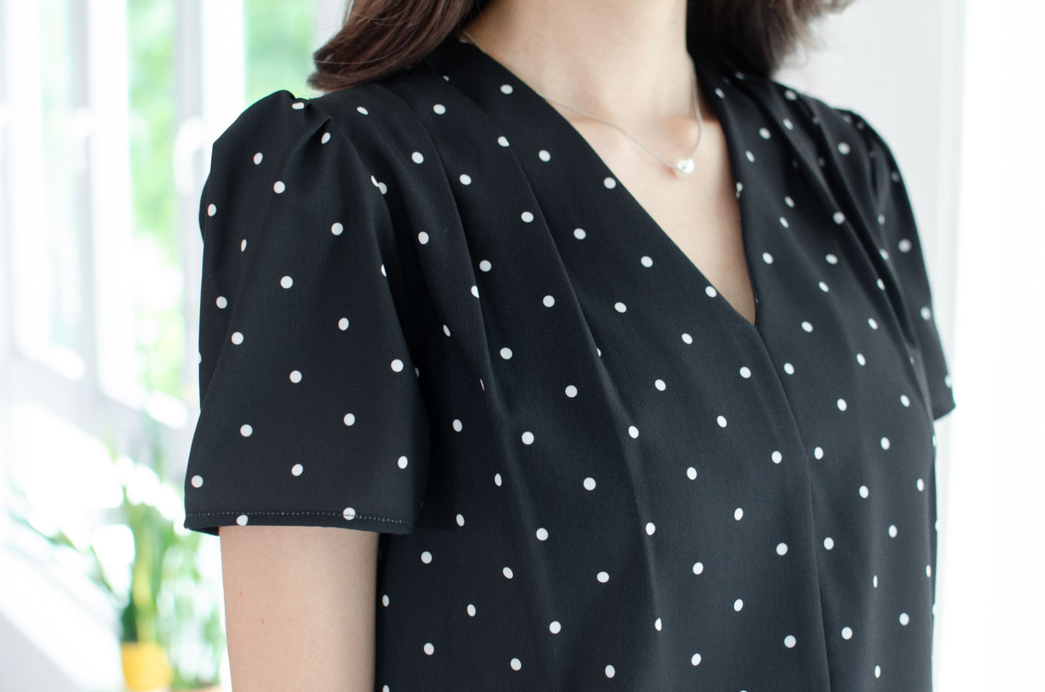 Alternative view of MT0601 V-Collar Polka Dot Blouse – Black