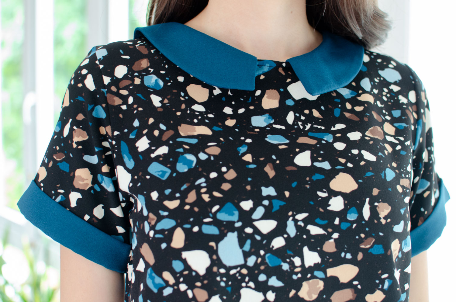 Alternative view of MT3519 Terrazzo Short Sleeve Collar Blouse – Black
