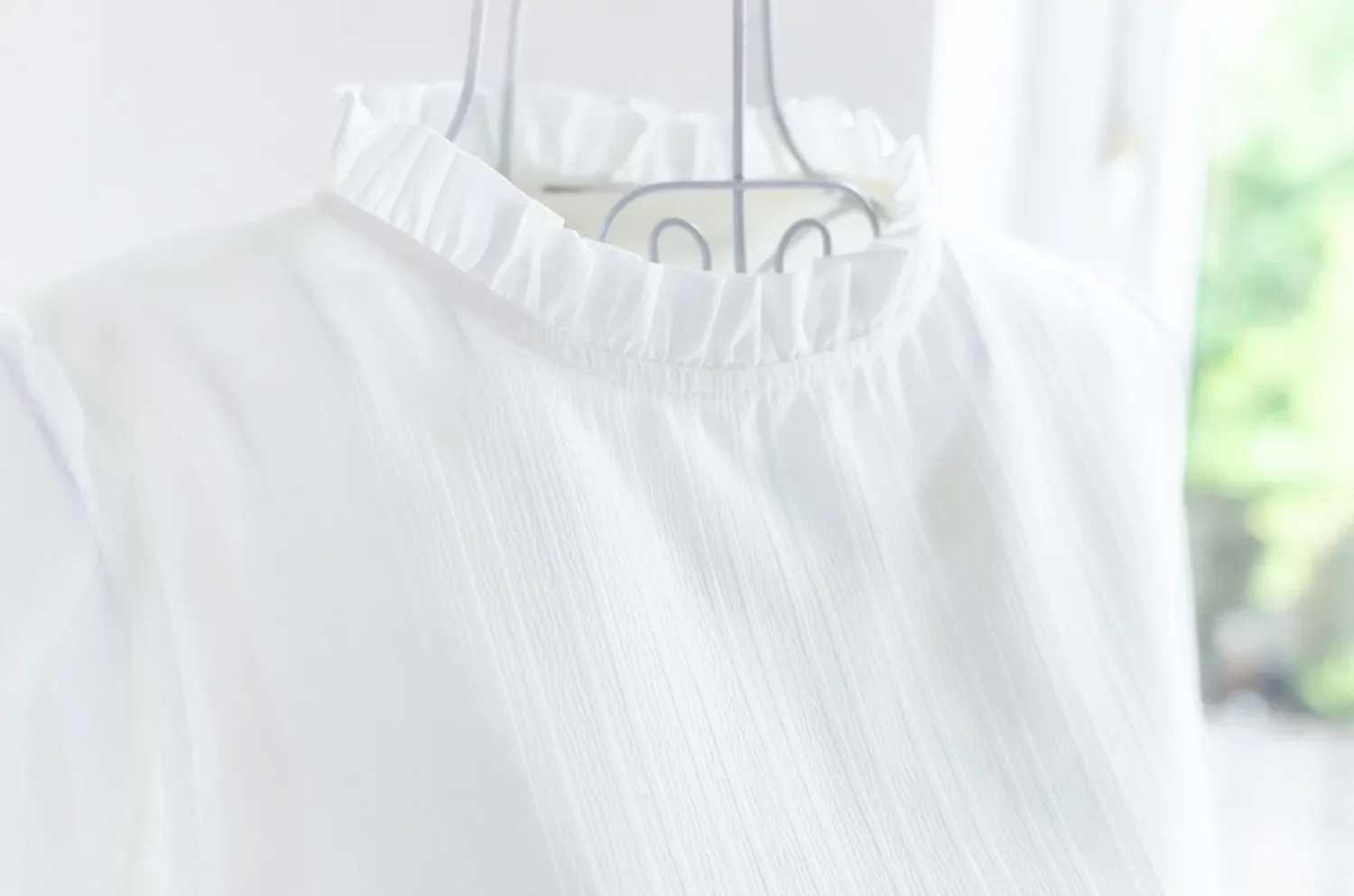 Alternative view of NT2392 Ruff Collar Textured Blouse – White