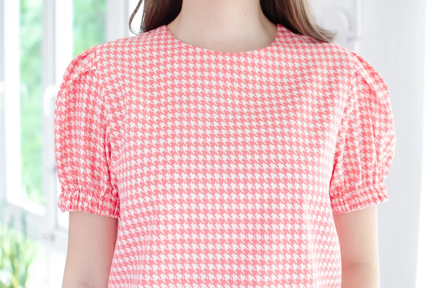 Alternative view of MT3016 Puff Sleeve Shinori Blouse – Coral