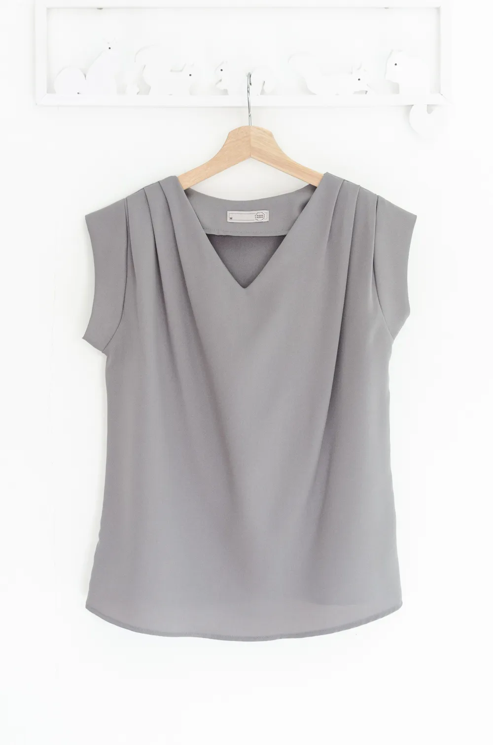 MT3100 Classic Sleeveless Blouse – Mid Grey
