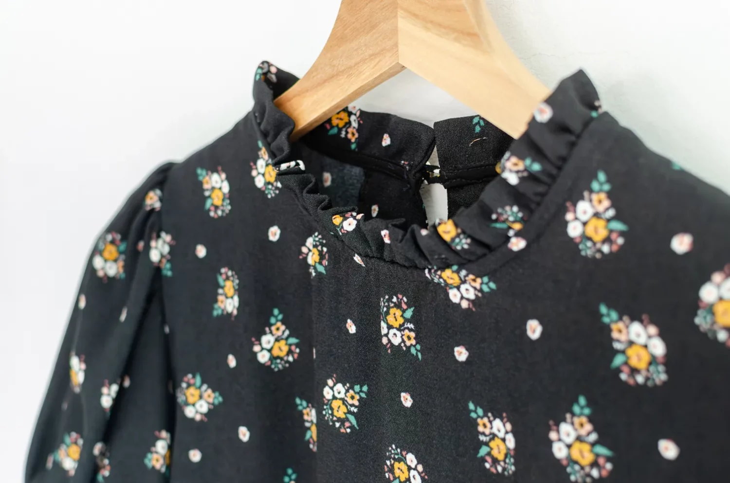 Alternative view of MT2710 Ruff Collar Tiny Bouquet Blouse – Black