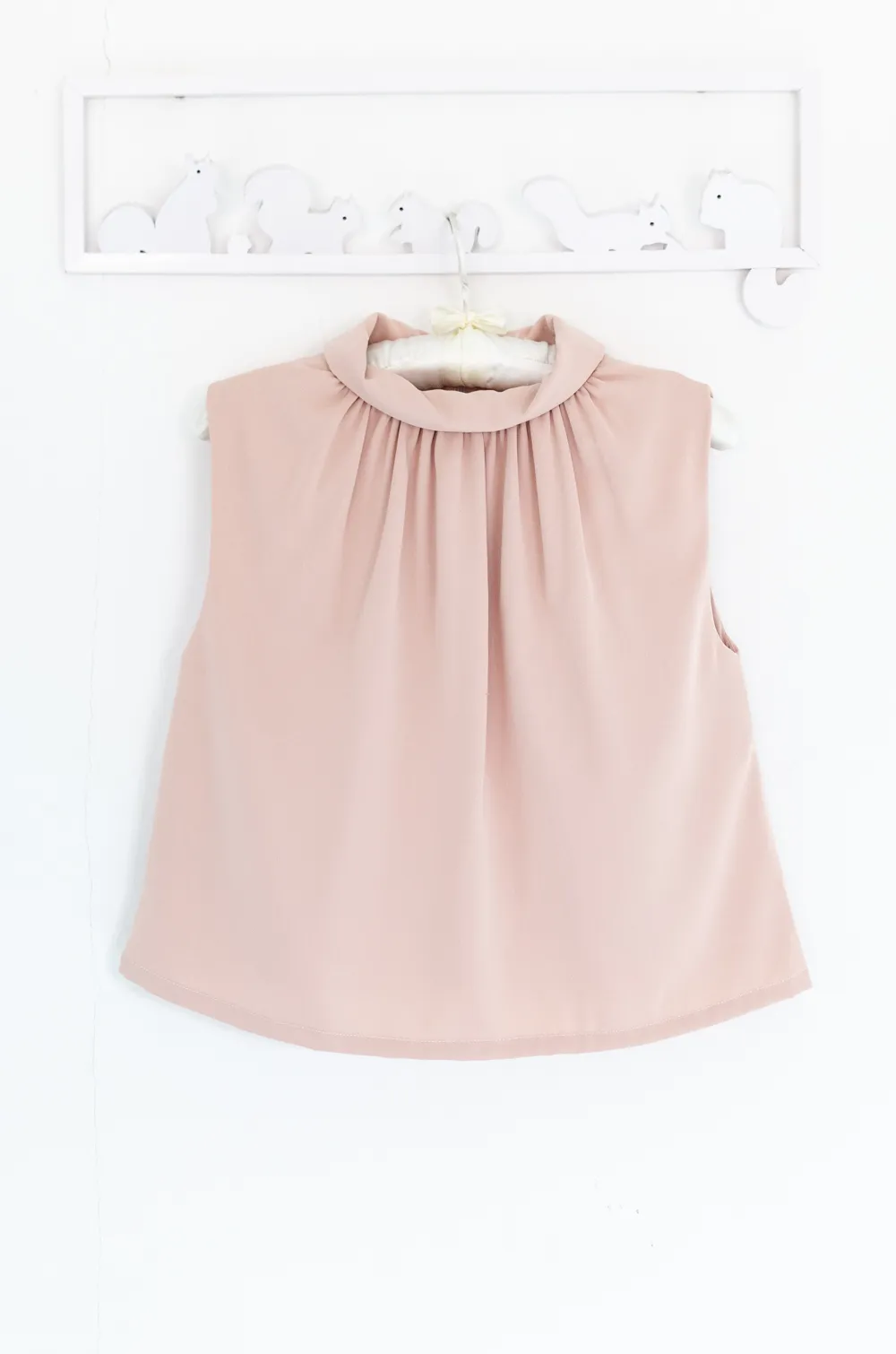 NT2442 Folded Collar Sleeveless Top – Nude Pink