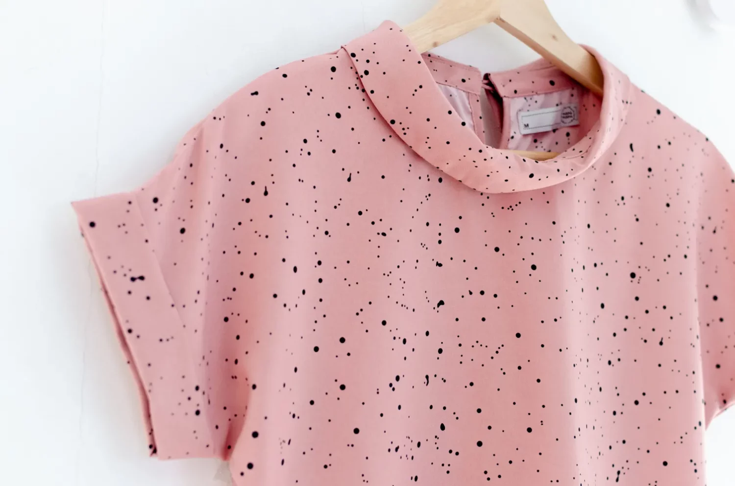 Alternative view of MT2514 Folded Collar Scattered Dot Blouse – Pink Lime
