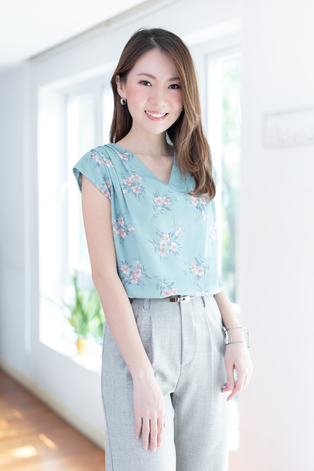 MT3100 Classic Sleeveless Floral Blouse – Blue