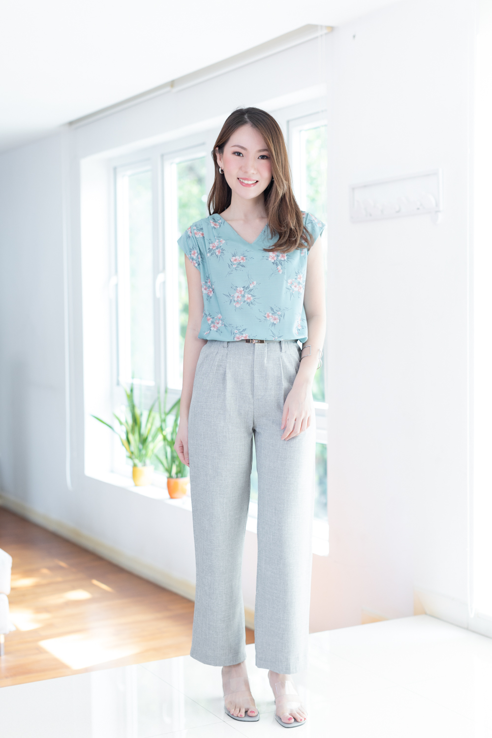 MT3100 Classic Sleeveless Floral Blouse – Blue - Image 3