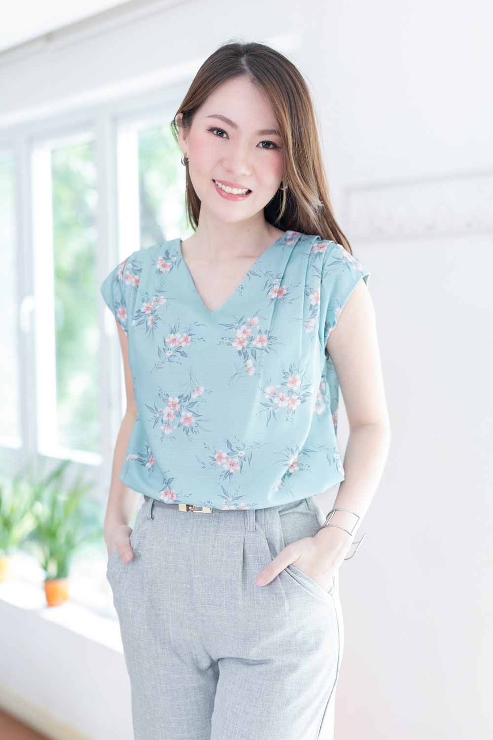 MT3100 Classic Sleeveless Floral Blouse – Blue - Image 4