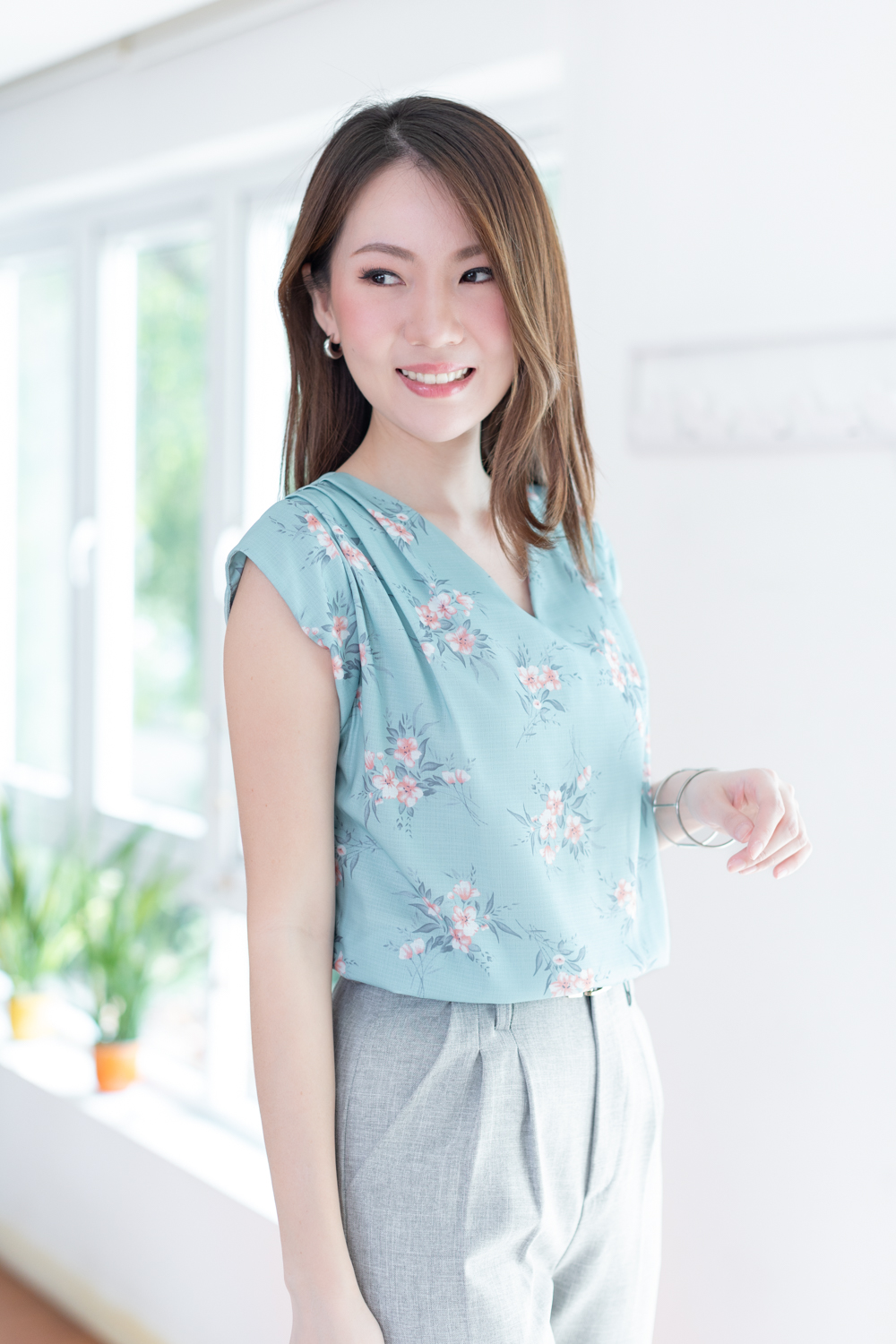 MT3100 Classic Sleeveless Floral Blouse – Blue - Image 5