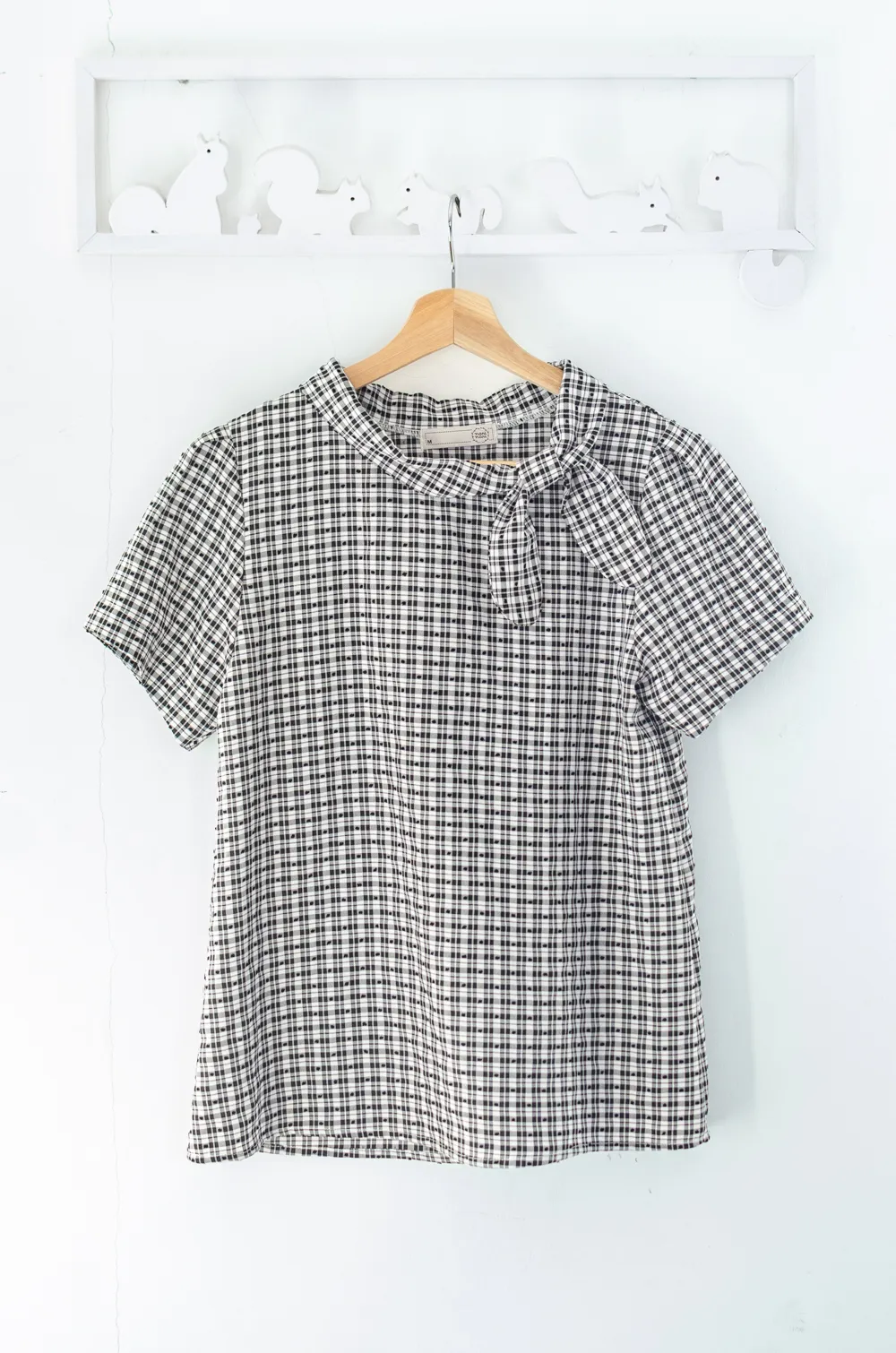 Alternative view of MT5139 Textured Gingham Side Bow Blouse – Black