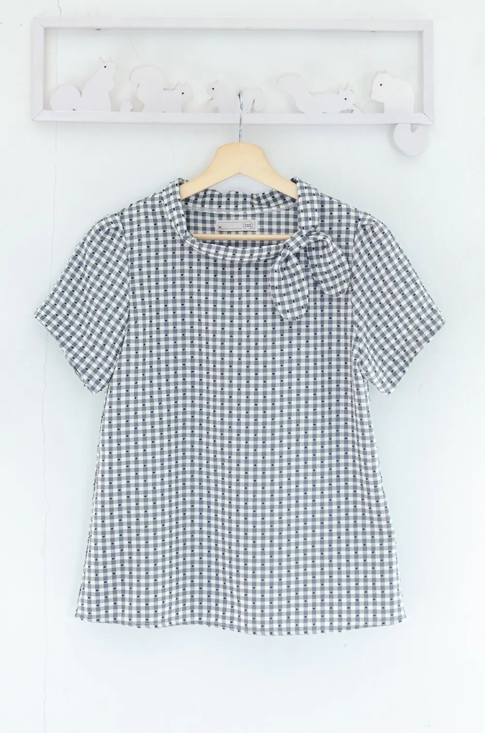 Alternative view of MT5139 Textured Gingham Side Bow Blouse – Grey