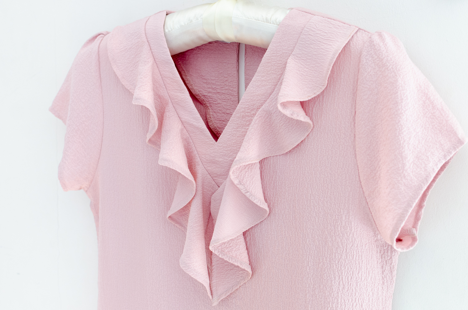 NT2450 V-Collar Ruffle Textured Blouse – Pink - Image 2