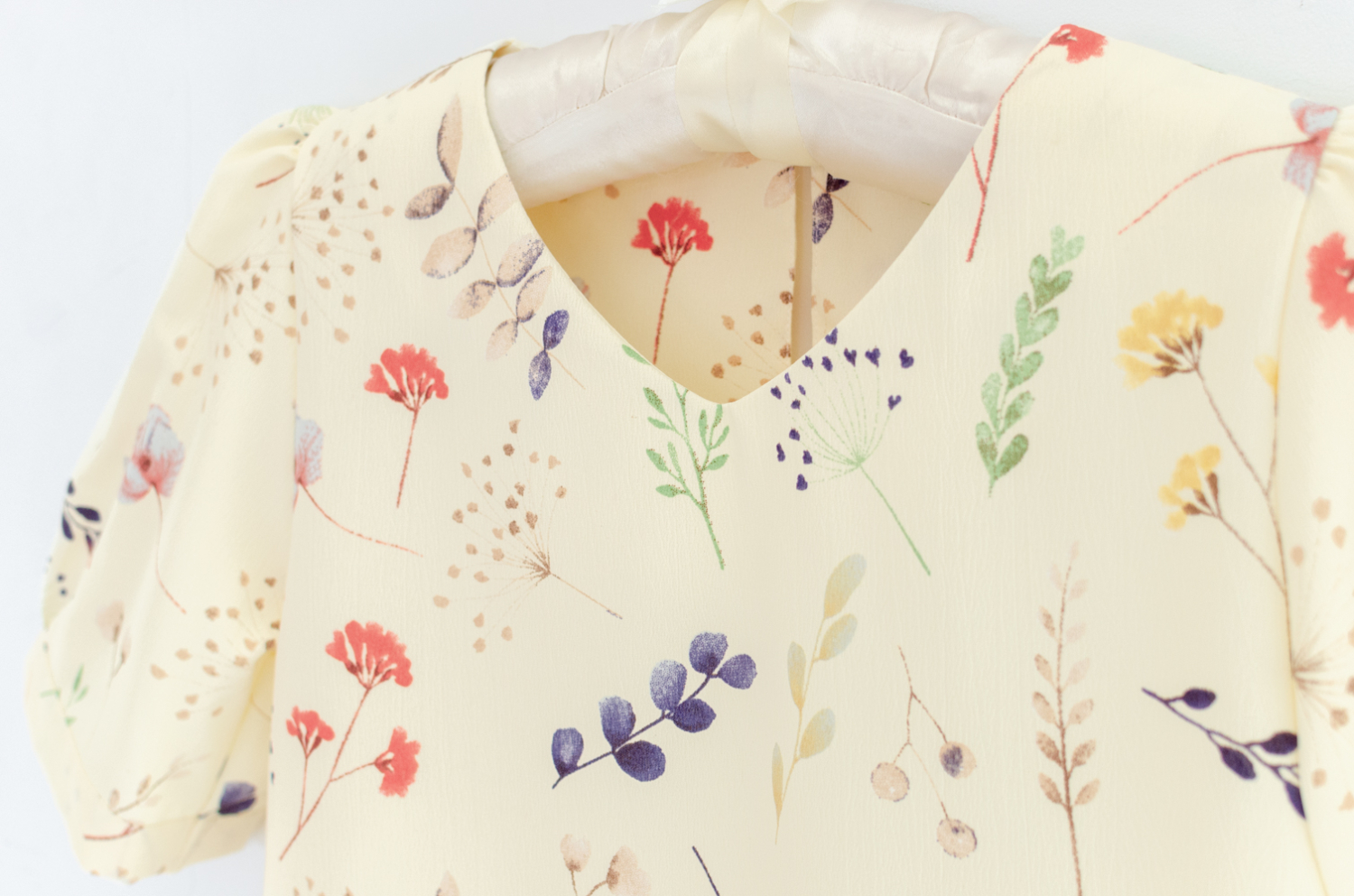 Alternative view of NT2462 Puff Sleeve Floral Blouse – Cream