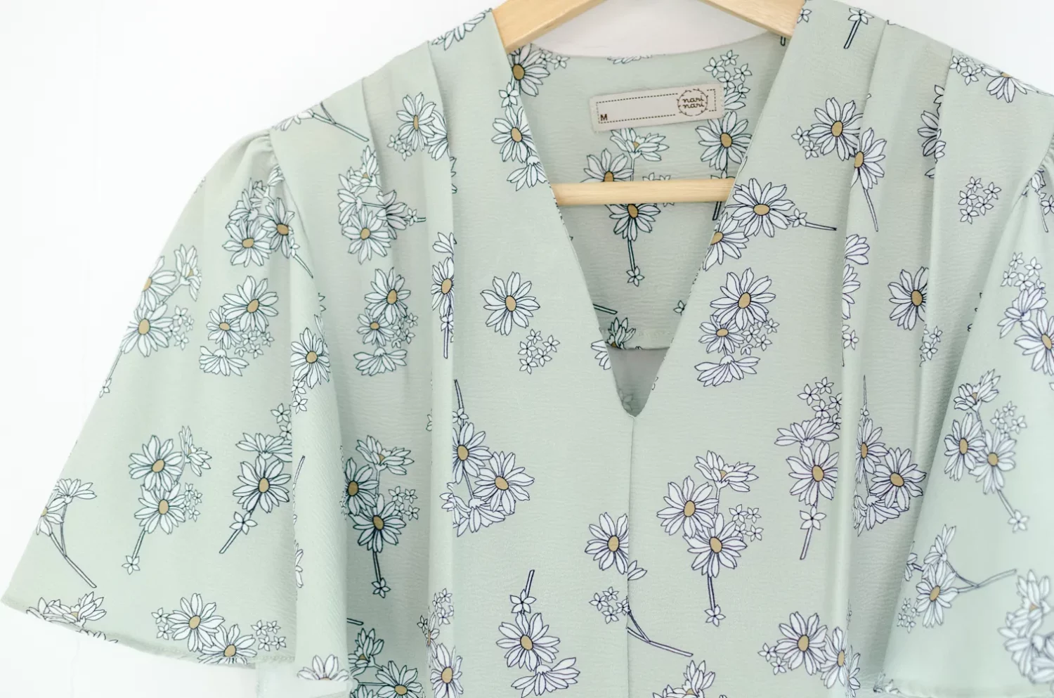 Alternative view of MT0629 Butterfly Sleeve Chrysanthemum Blouse – Light Green