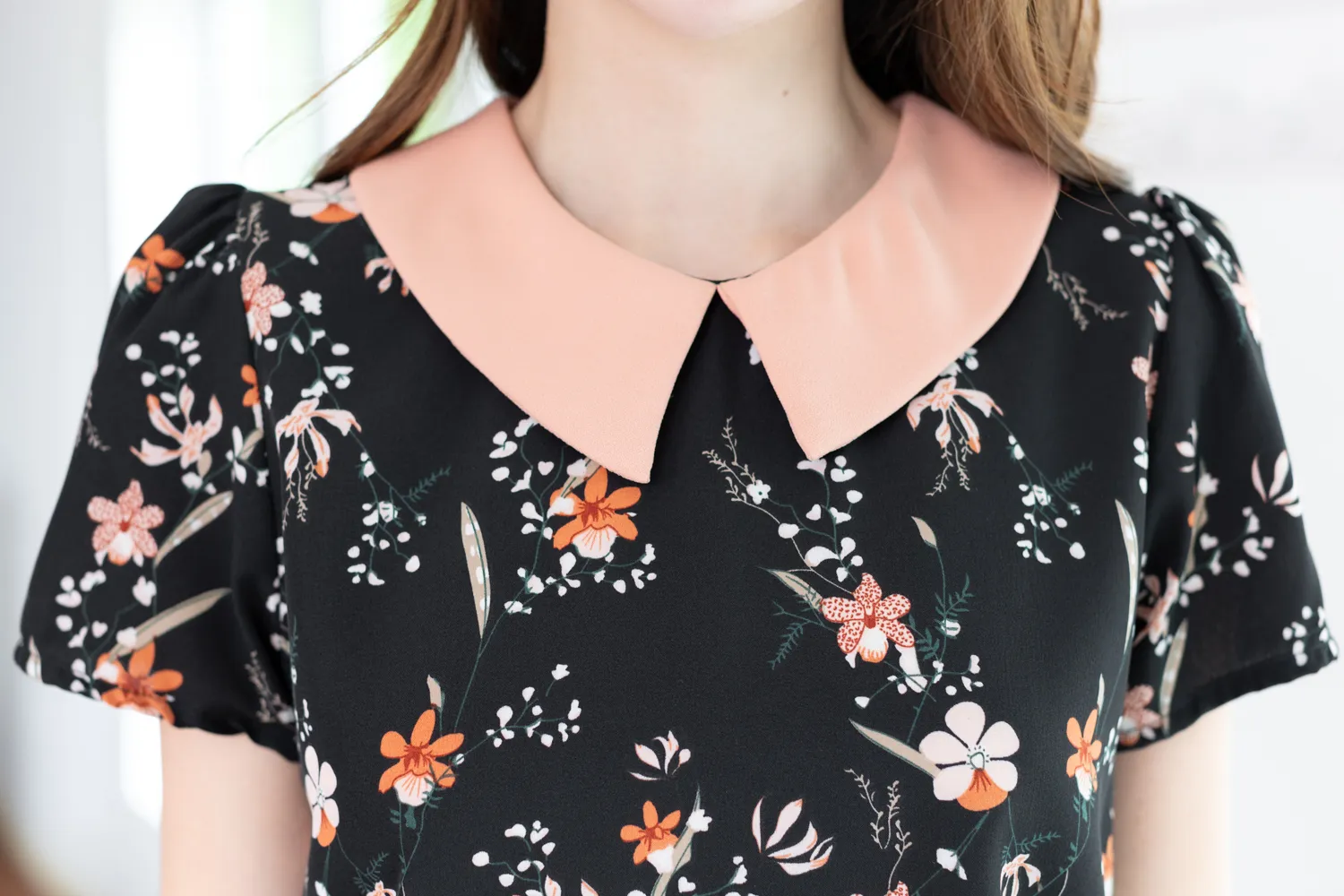Alternative view of MT1301 Point Collar Orchid Print Blouse – Black-Peach