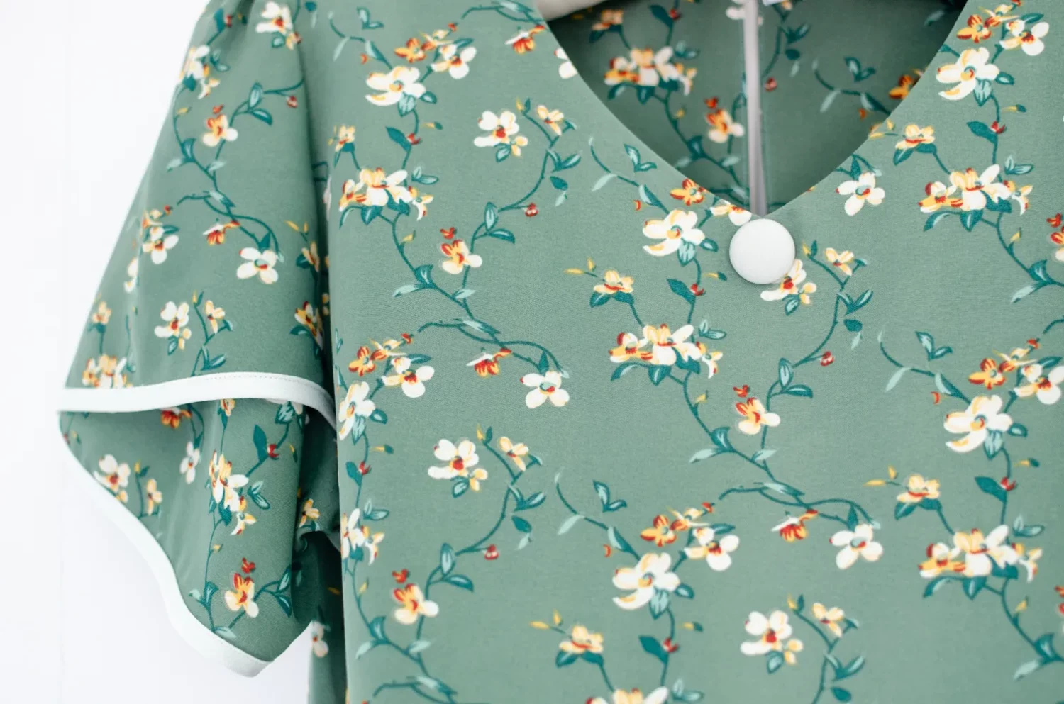 Alternative view of NT2418 Single-Button Petal Sleeve Blouse – Dark Green