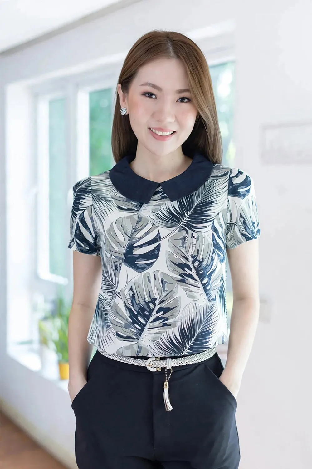 NT2424 Point Collar Leaf Print Blouse – White-Navy