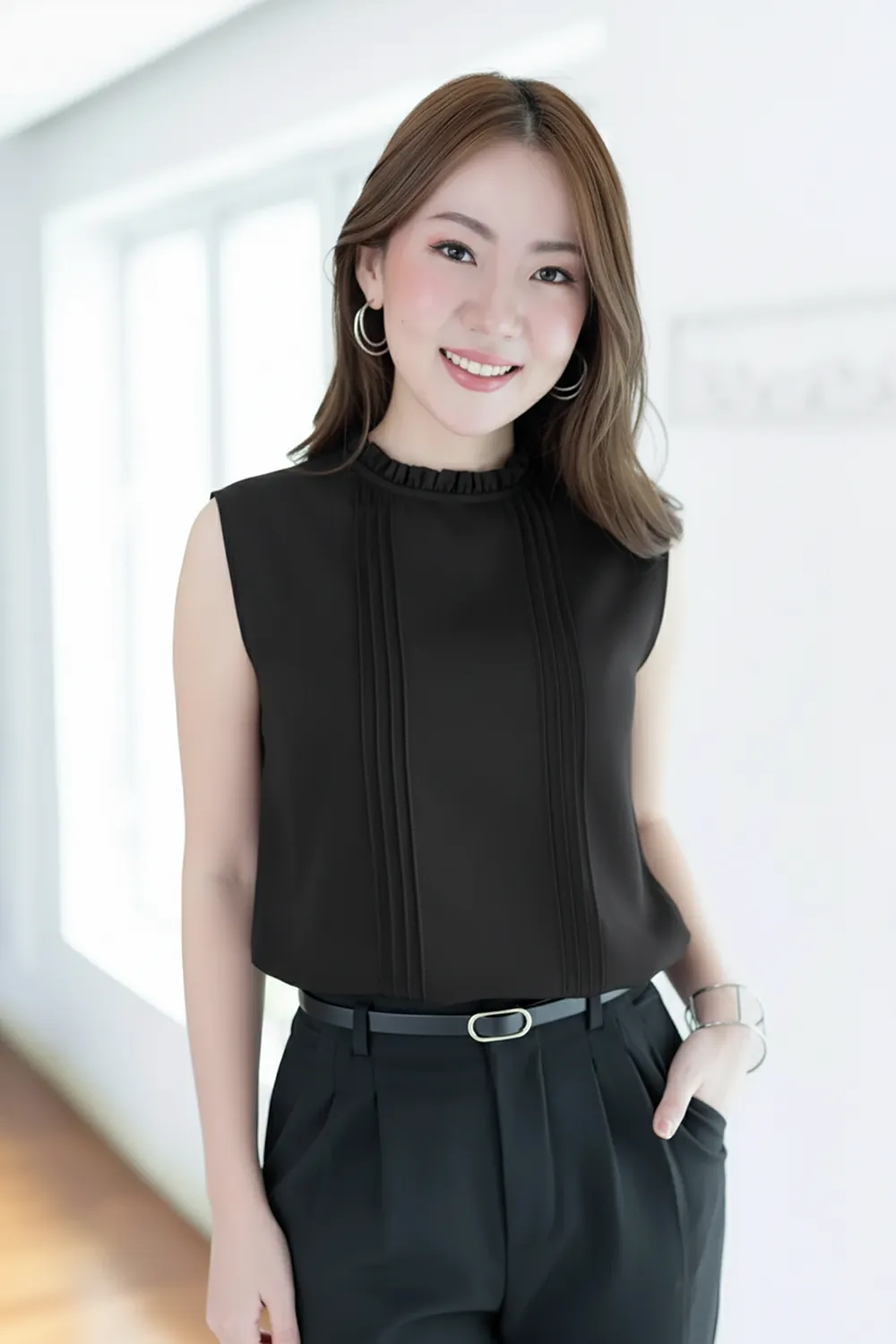MT5700 Ruff Collar Pintuck Sleeveless Blouse – Black