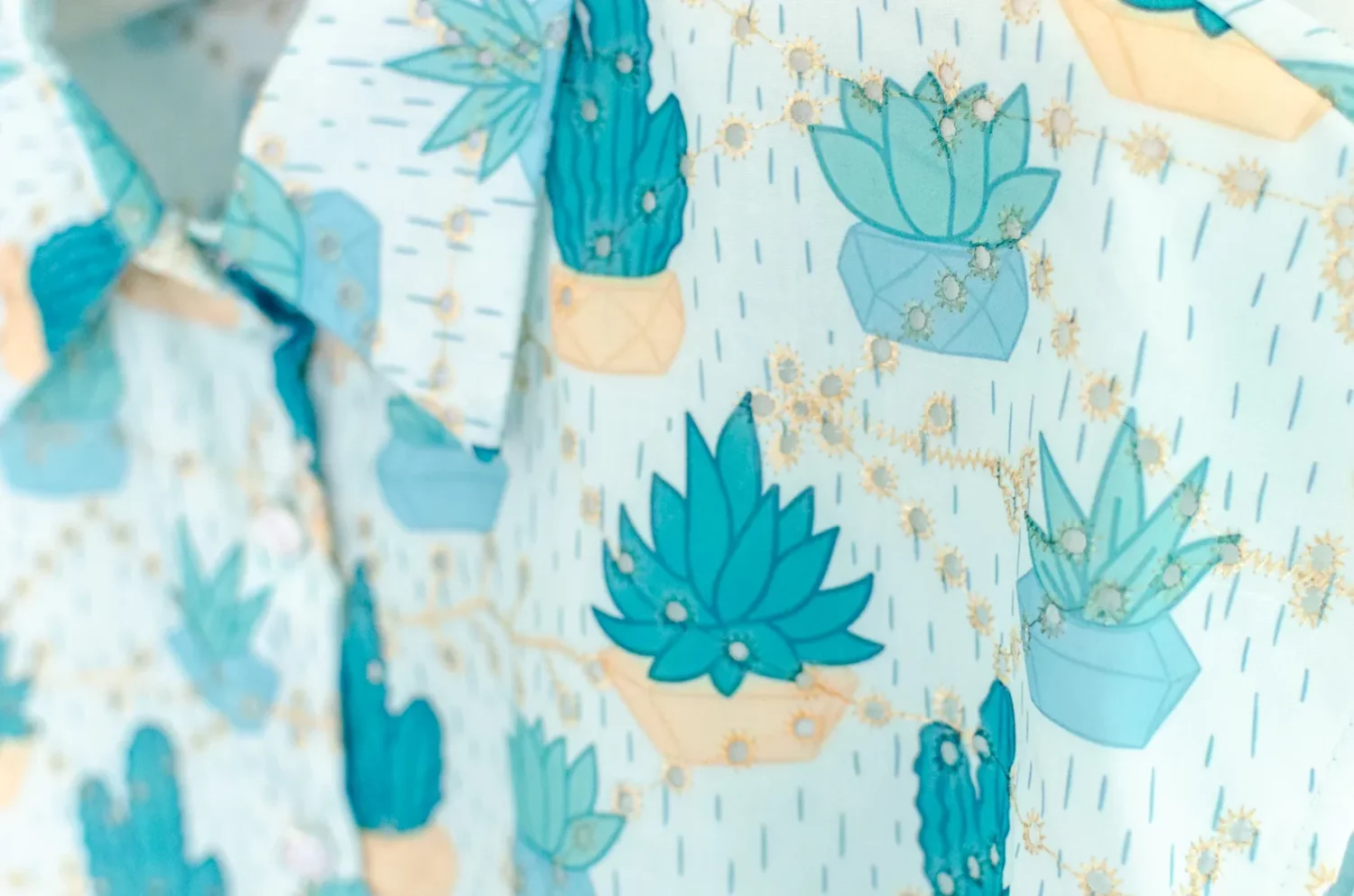 Alternative view of NT2480 Cactus Broderie Crop Shirt – Green