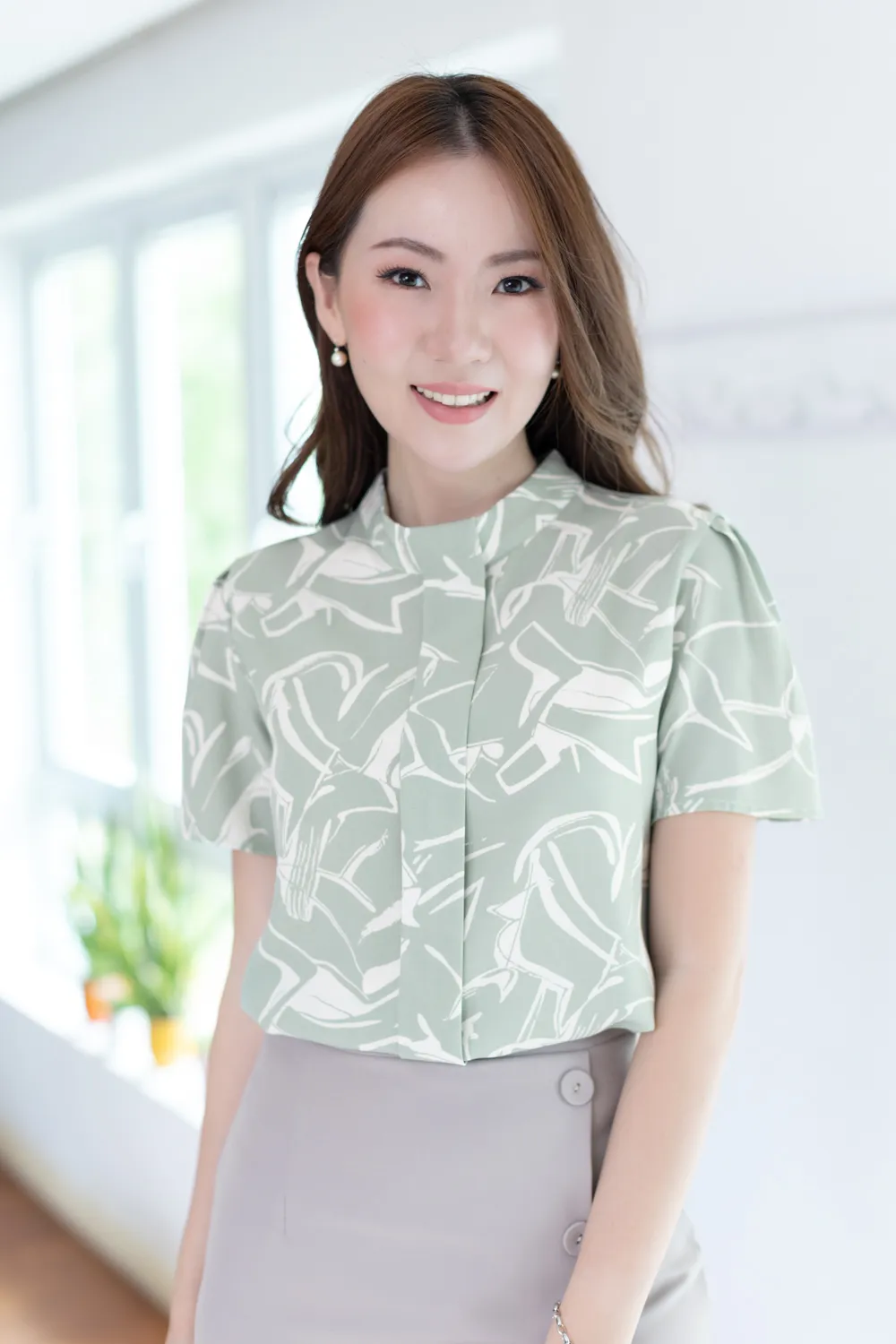 MT5239 Graphic Band Collar Placket Blouse – Green