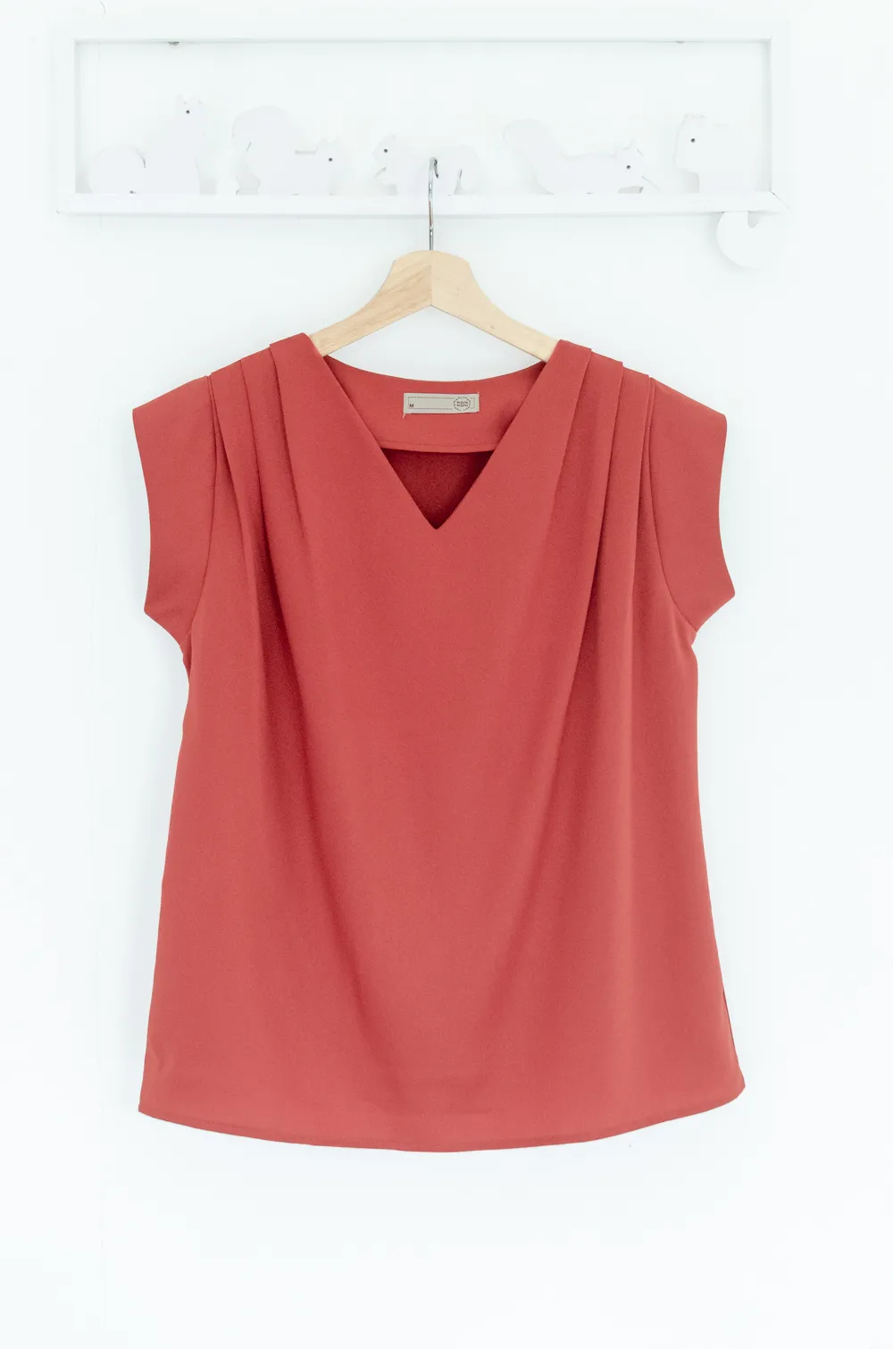 MT3100 Classic Sleeveless Blouse – Brick